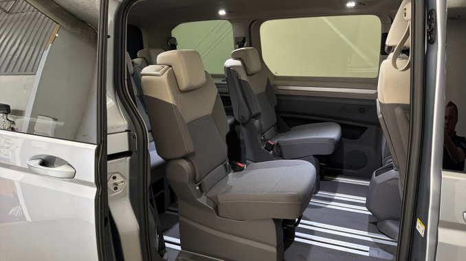 Volkswagen Multivan 1.5 TSI eHybrid Life 5dr 4MOTION DSG Estate - Image 9